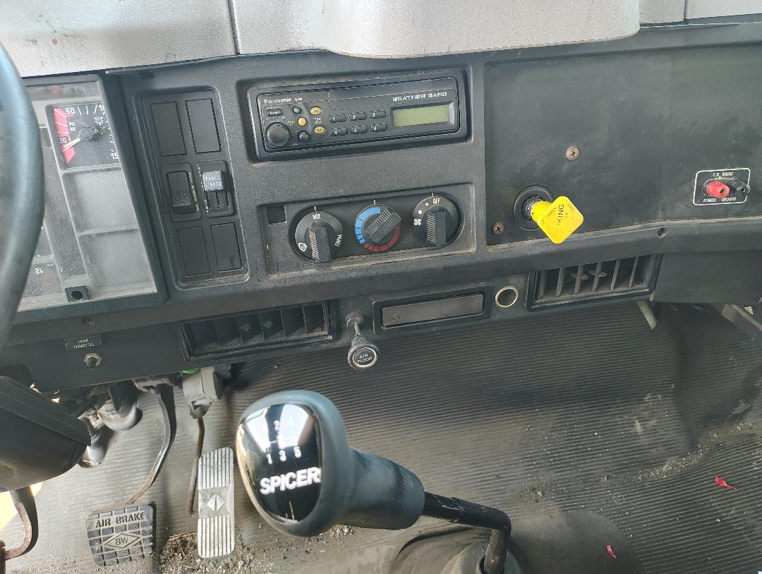 1999 INTERNATIONAL 4700 Low Profile T444E - Image 35